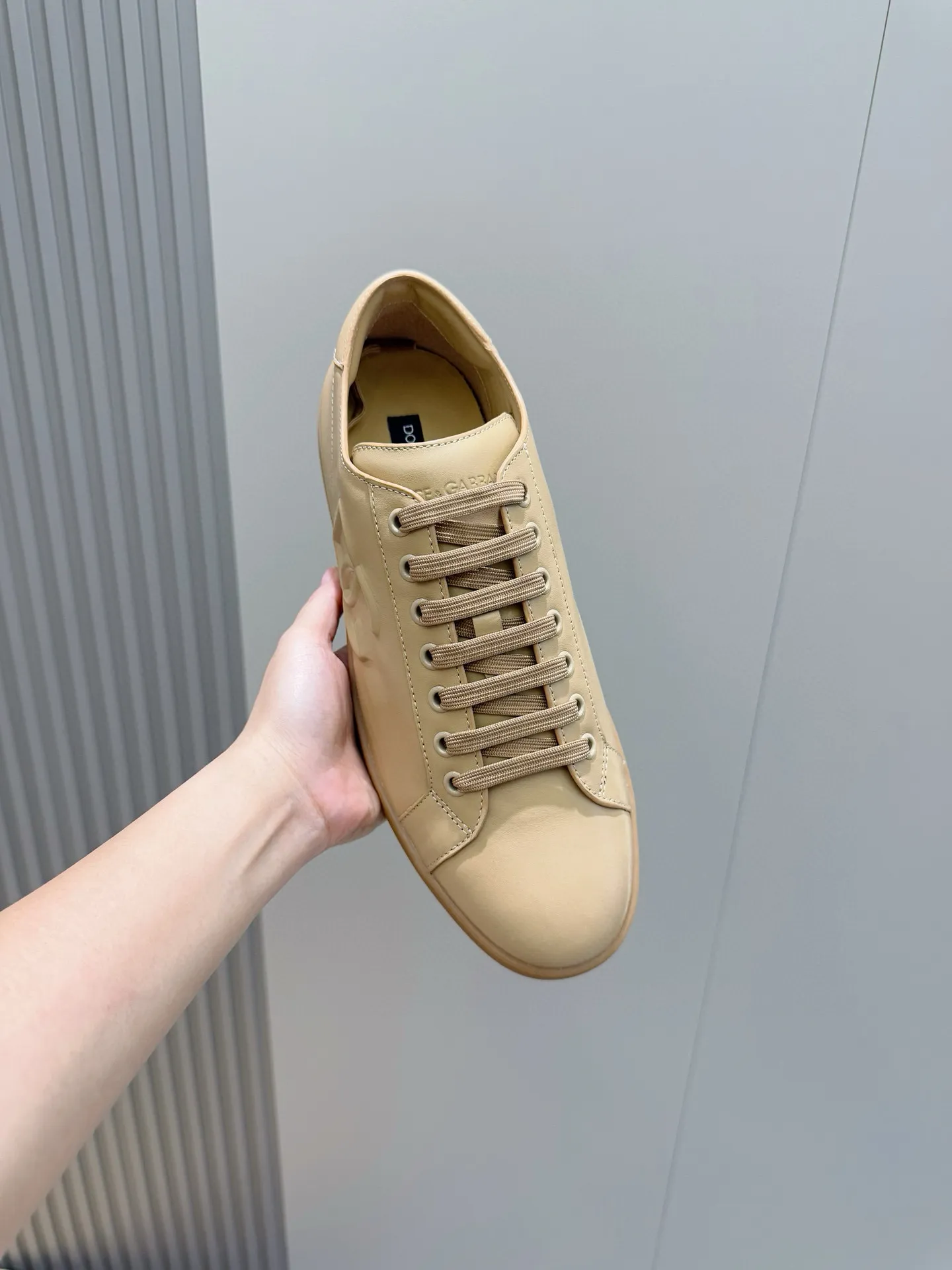 Men's Men's Shoes💰400 [New Style]🐏🐏DG men's calfskin sneakers Portofino Yacht shoes, simple and versatile design, unique saddle leather soles. The Dolce &G logo rear wing is the icing on the cake. Imported cowhide + rubber outsole Size: 39-44 (customized at 38.45)